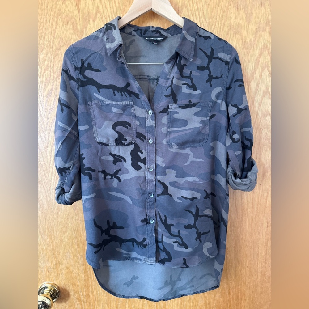 Rock & Republic Women's Shirt Small | Gray Camo, Rolled Sleeve, Casual Top